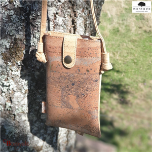 Pochette téléphone 10 cm en liège , série: Mappemonde, Montado mapa Camel (foncé